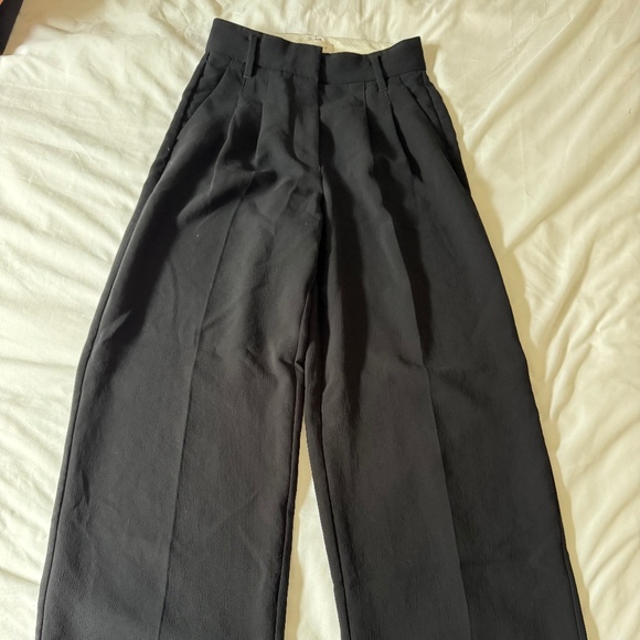 Aritzia Effortless Pants (Crepette) in Black Size 0 - Picture 1 of 3